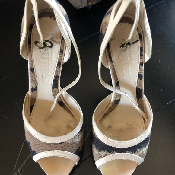 Alexander McQueen Camo Print Stilettos - Picture 2 of 3